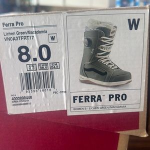 Vans Ferra Pro women’s size 8 snowboarding boots
